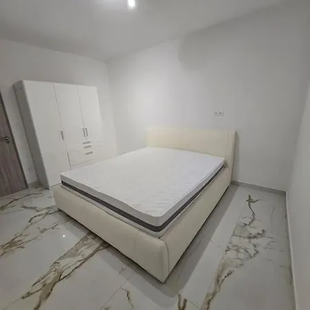 Lavitas Premium * Moravče